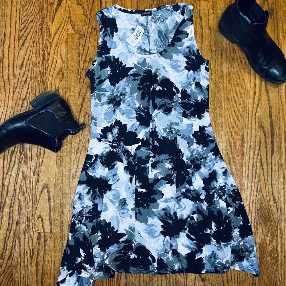 NWT Fantasia Black & White Spring Dress - Small